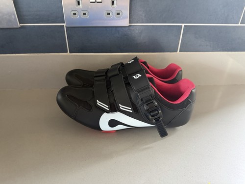 Peloton cycling shoes brand - peloton,