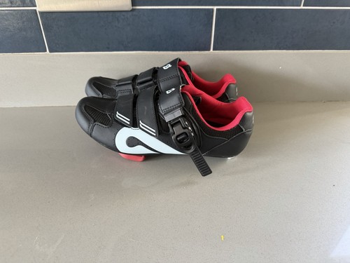 Peloton cycling shoes brand - peloton,